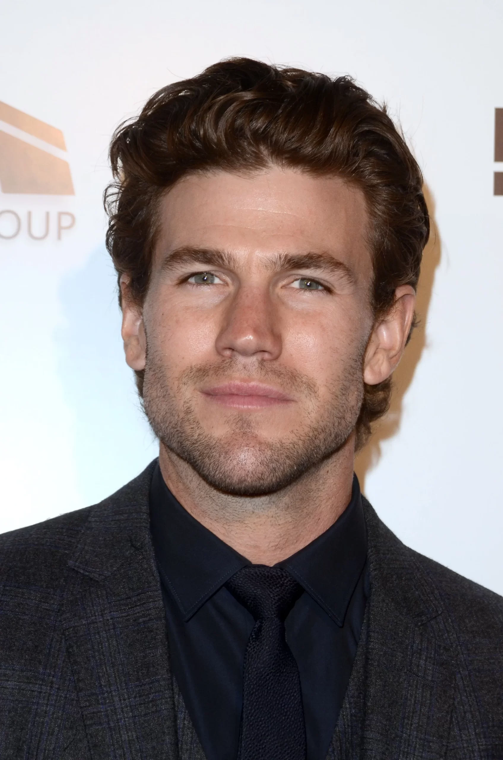How old is Austin Stowell? What nationality is Austin Stowell?