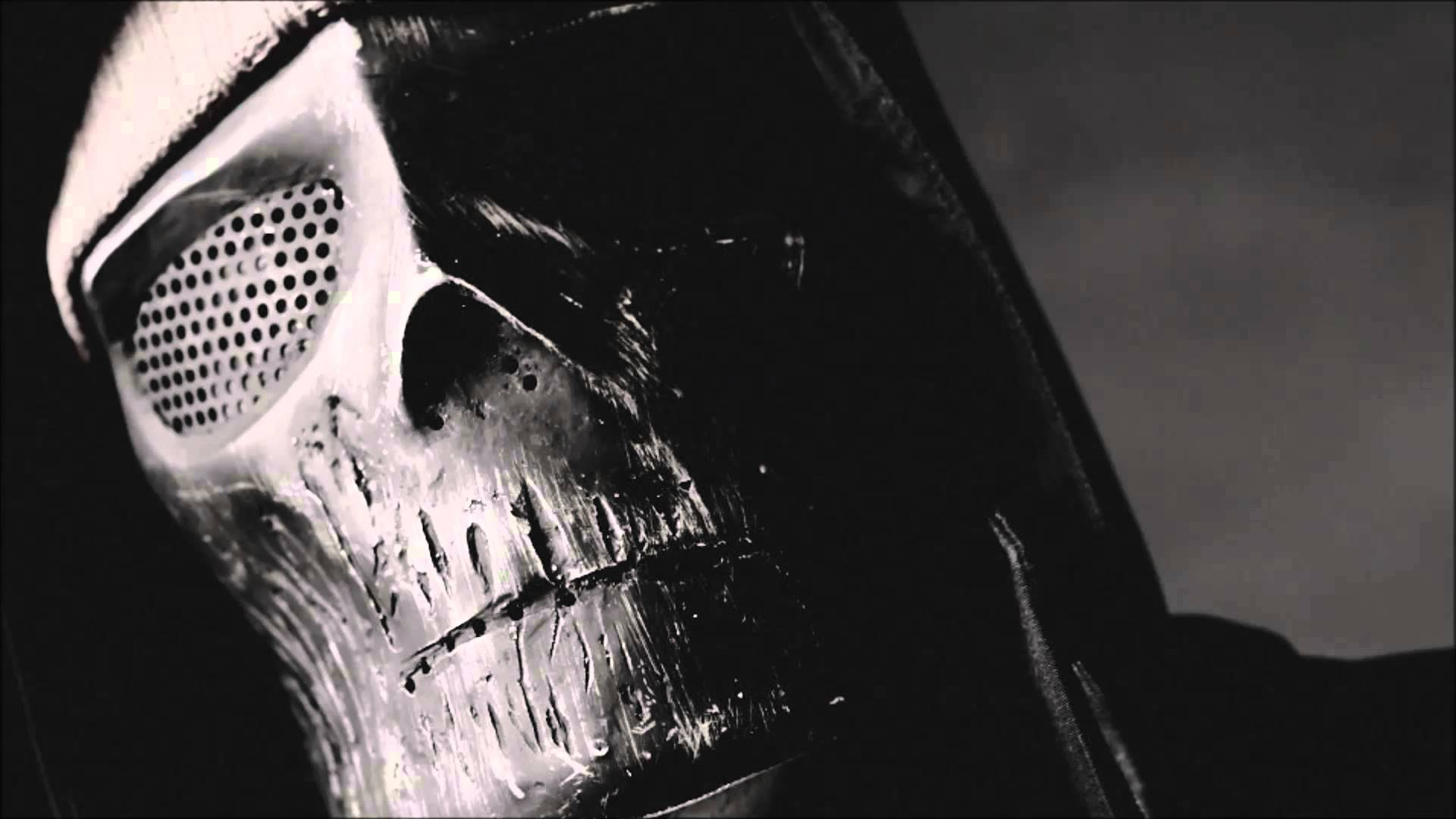 Why does Casisdead hide his face?