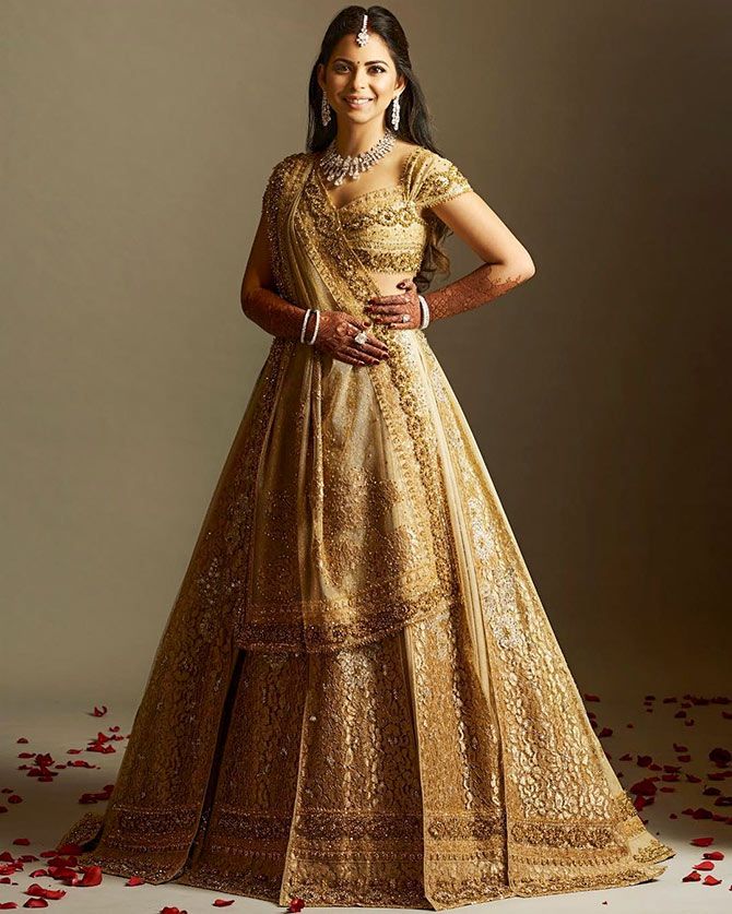 Isha Ambani Age, Height, House, Wedding, Husband Age, Wedding Cost, Twins, Instagram