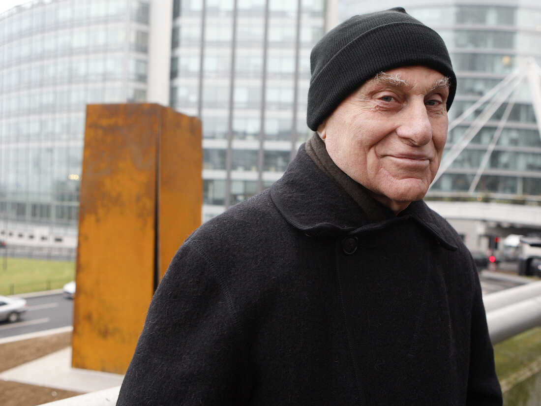 Renowned American Abstract Sculptor Richard Serra Passes Away at 85