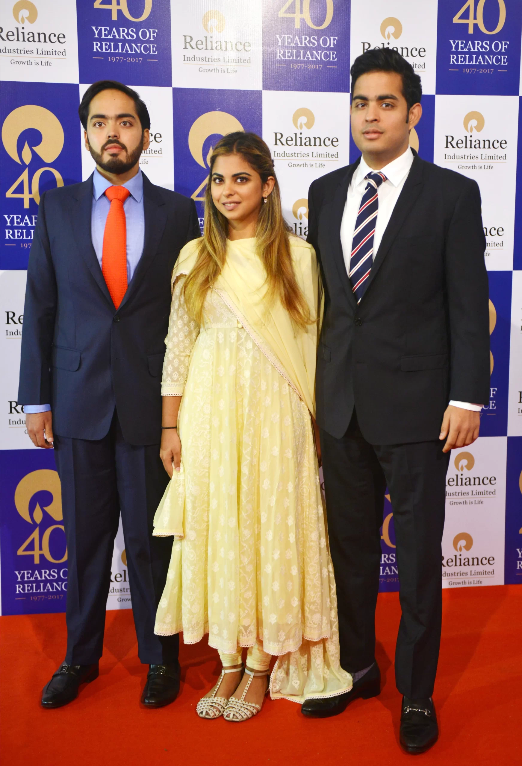 Who is elder Isha Ambani or Akash Ambani?