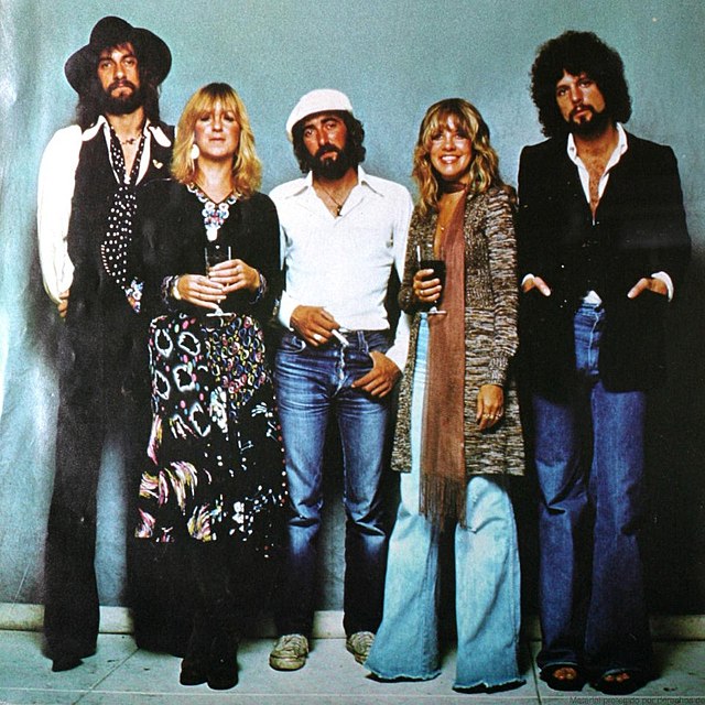 Is Fleetwood Mac a band or singer? Is Fleetwood Mac still singing?