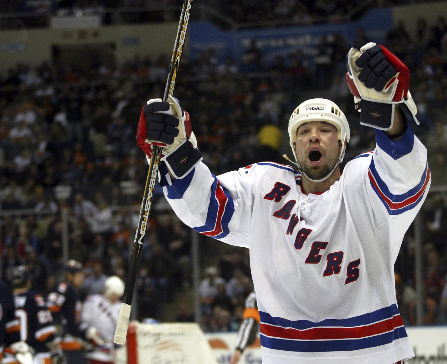 Former NHL enforcer Chris Simon dead at 52