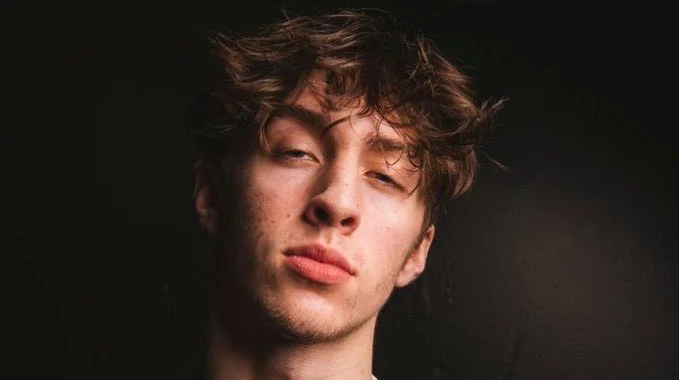 What happened to Nick Wayne’s dad?