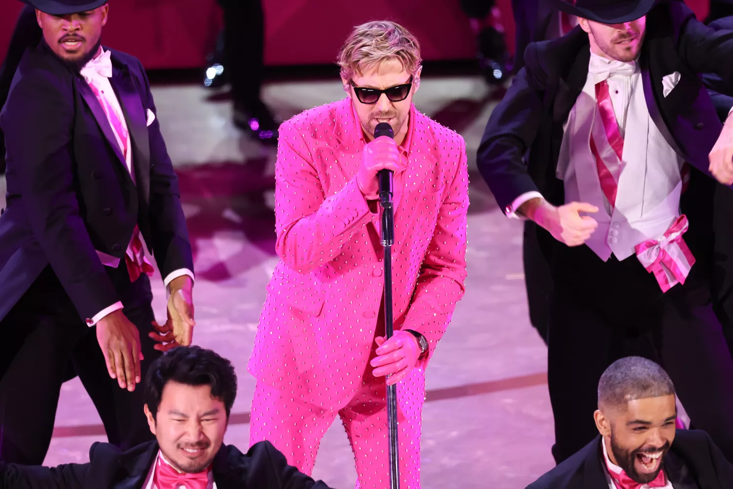 Ryan Gosling Stuns at Oscars 2024, Performs Hit Song “I’m Just Ken” from “Barbie” with 65 Kens