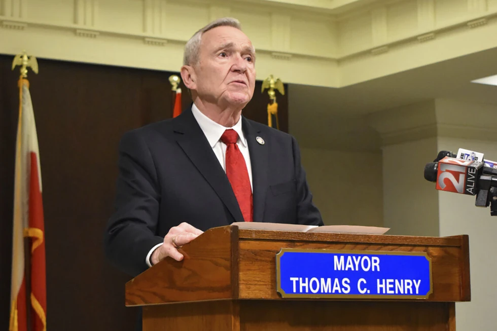Fort Wayne Mourns the Passing of Mayor Tom Henry Following Medical Emergency During Cancer Battle