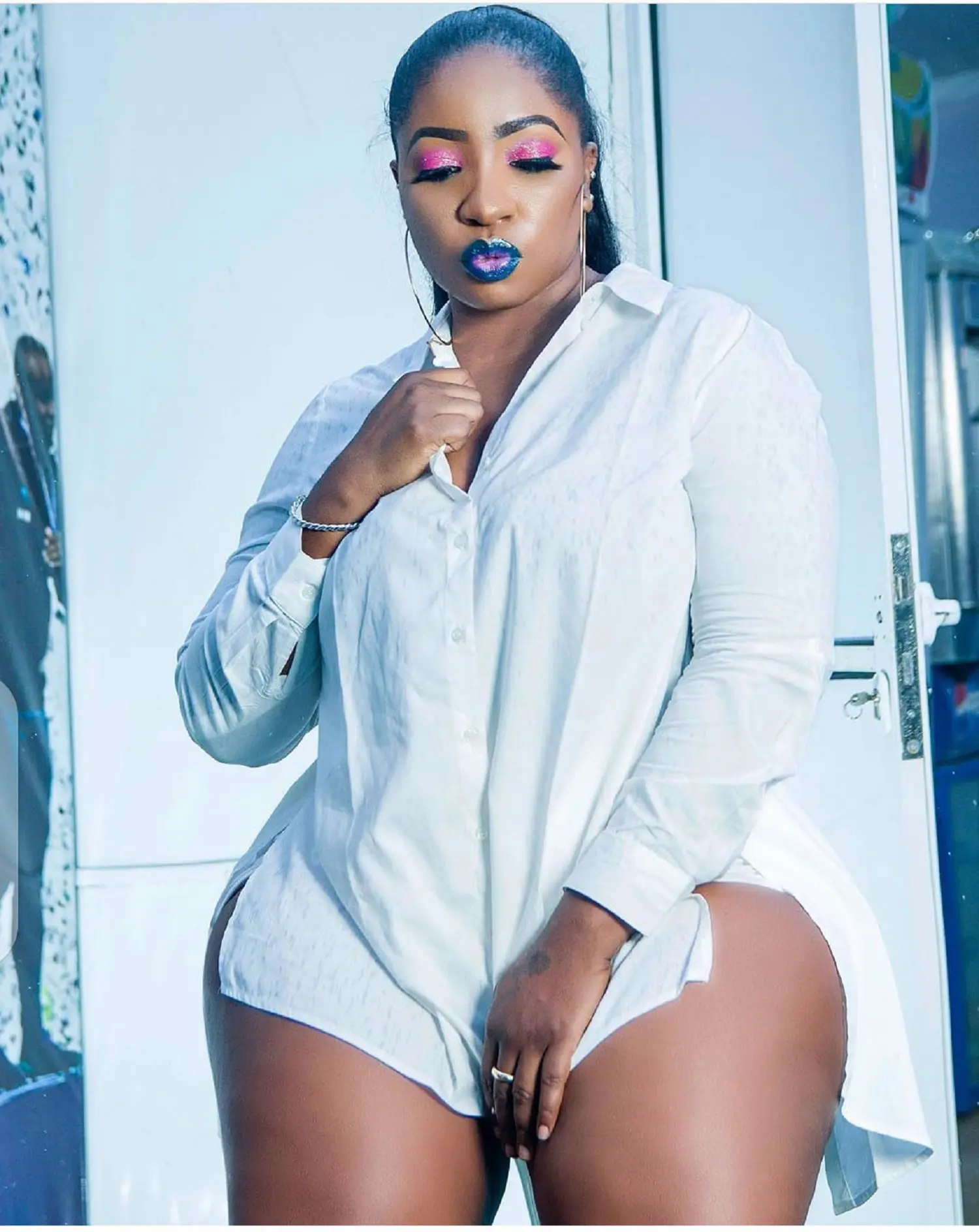 Nollywood Actress Astonished as Ghanaian Taxi Driver Returns Phones Left in His Car (VIDEO)