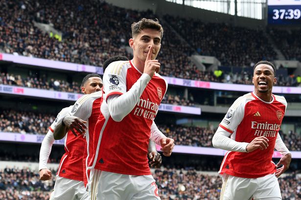 Arsenal Narrowly Avoid Late Scare in North London Derby, Keeping Their Premier League Title Hopes Alive