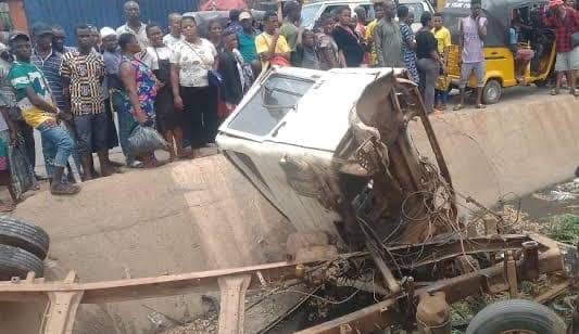 Tragic Accident in Anambra: Woman Crushed to Death by Vehicle Falling from Tow Truck