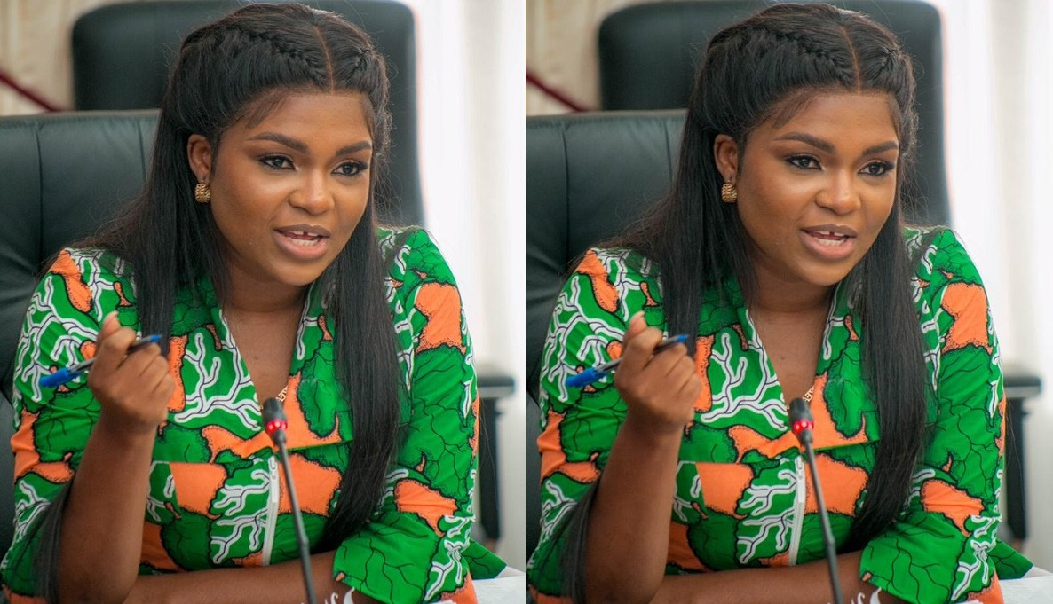 Jocelyn Tetteh Donates Hundred Bags Of Cement To Vakpo SHS