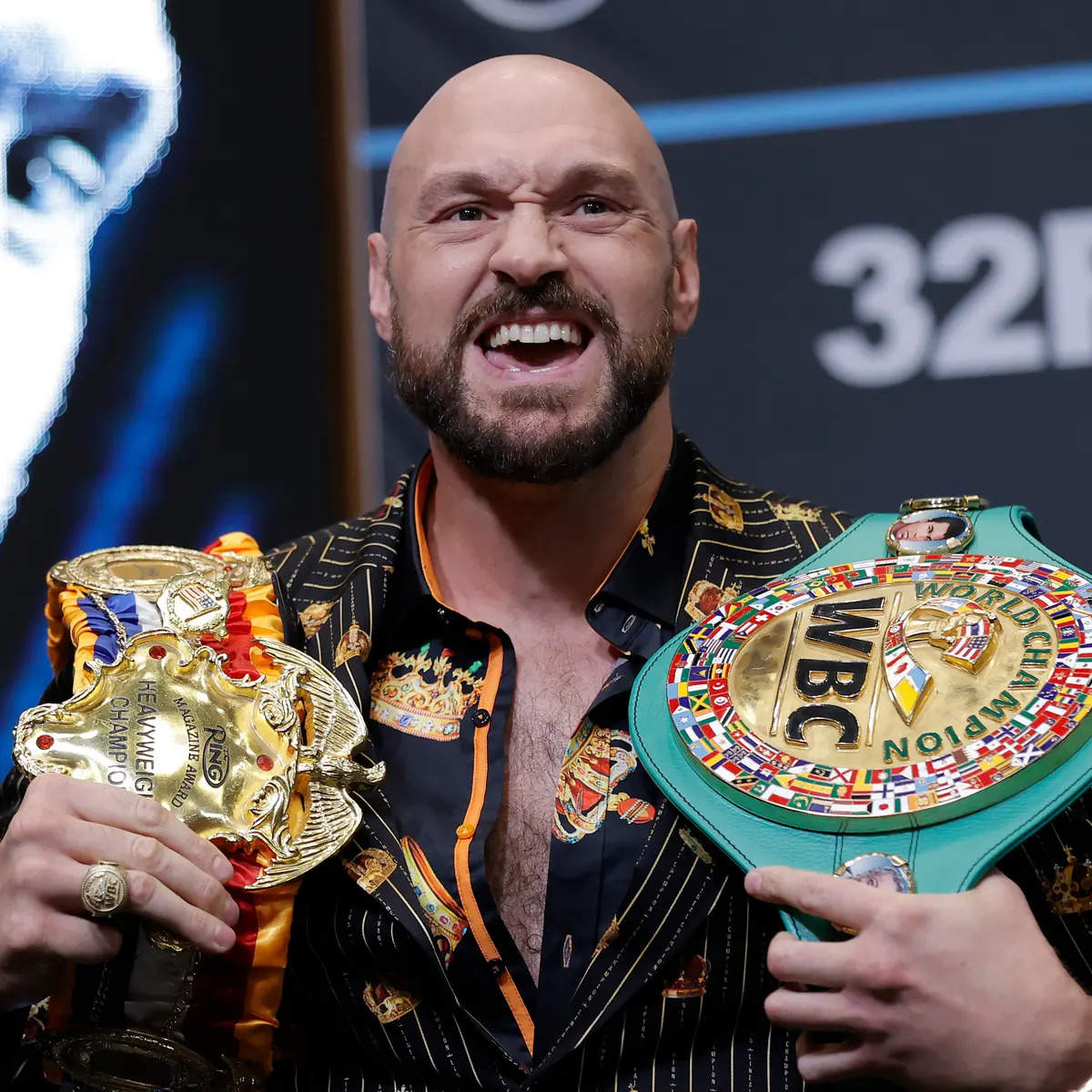 Tyson Fury Arrives in Saudi Arabia with Large Group for Oleksandr Usyk’s Undisputed Heavyweight Championship Match (Photos and Video)