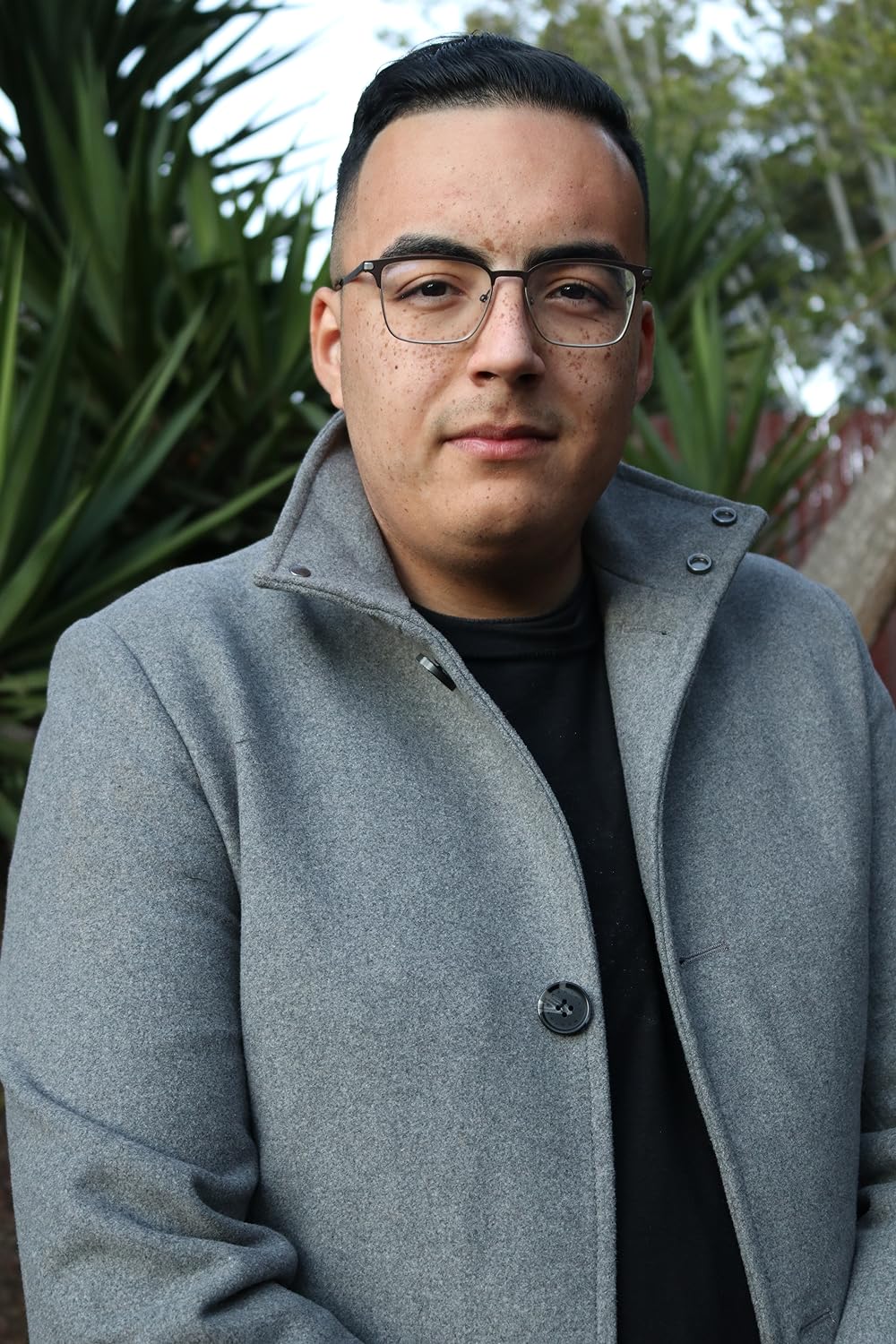 Meet Alonso Saravia, a Bilingual Actor Championing Salvadorian and Mexican Heritage on Screen