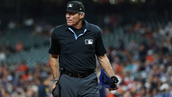MLB Umpire Ángel Hernández Retires After Three Decades