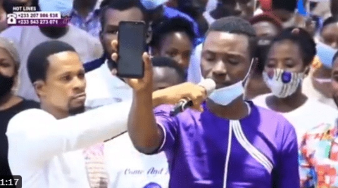 Pastor Commands Heavenly Credit Alert to Appear on Man’s Phone During Miracle Service