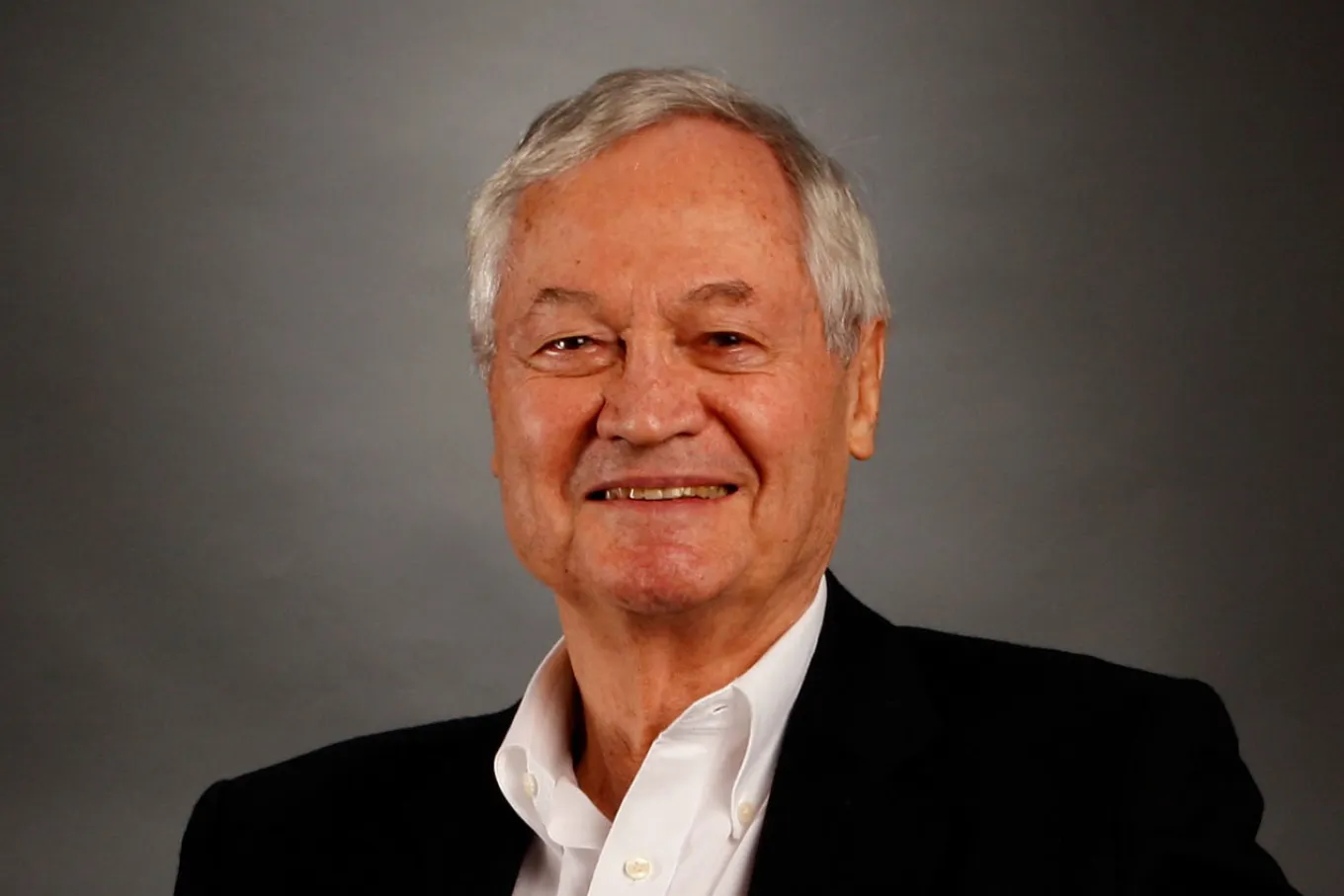 Roger Corman, Renowned Independent Producer and Icon of B Movies, Passes Away at 98