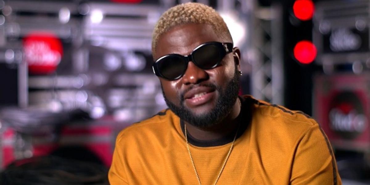 Shallipopi Shares Passionate Kiss with Lady, Raises a Lot of Eyebrows
