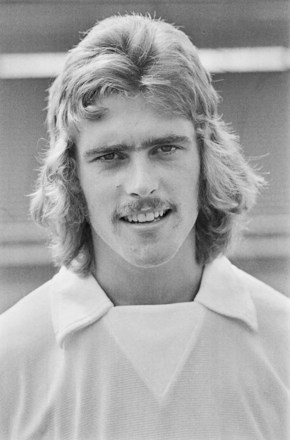 Fulham’s FA Cup Icon, Viv Busby, Passes Away at Age 74