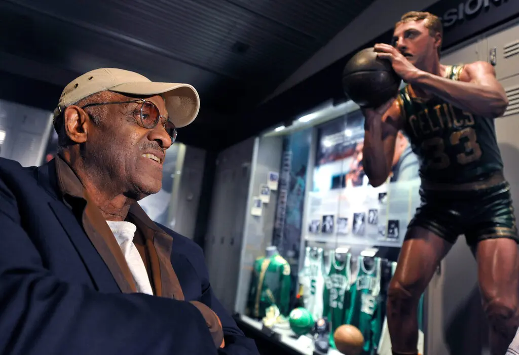 N.B.A. Champion and Movie Producer Chet Walker, Dies at 84