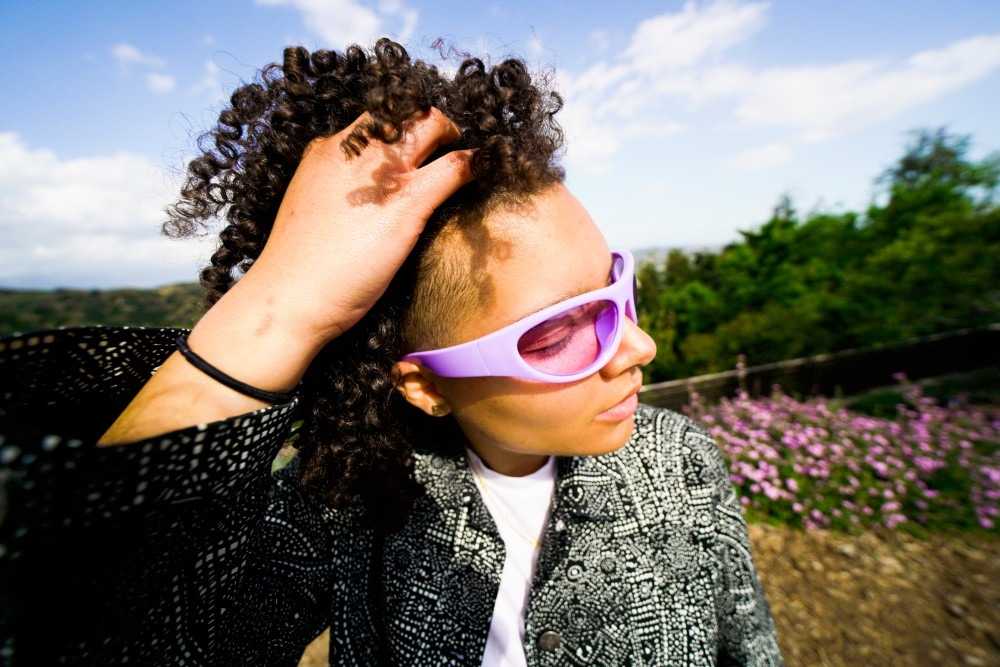 Sofie Implores Listeners to ‘Choose Themselves’ in New Single ‘Loading’