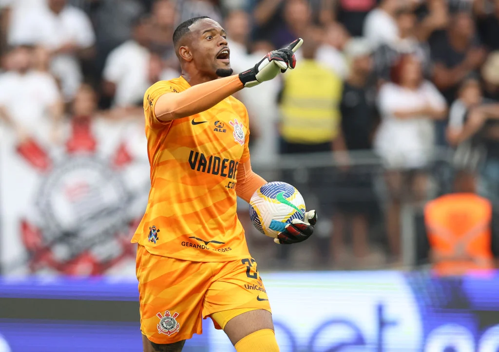 Nottingham Forest Closing In On Brazilian Goalkeeper Carlos Miguel