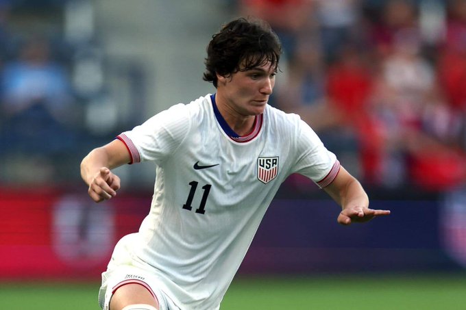 Eintracht Frankfurt Loan Paxten Aaronson To Utrecht