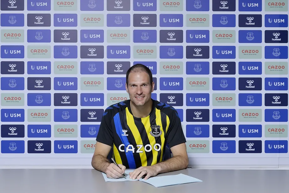 Everton In Talks To Sign Free Agent Asmir Begovic