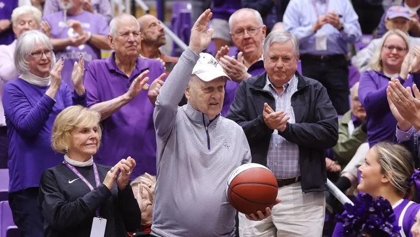 College Basketball Legend Frank Selvy, Who Scored 100 Points in a Single Game, Dies Aged 91